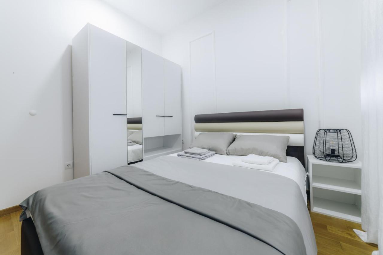 Apartment Lust Premium
